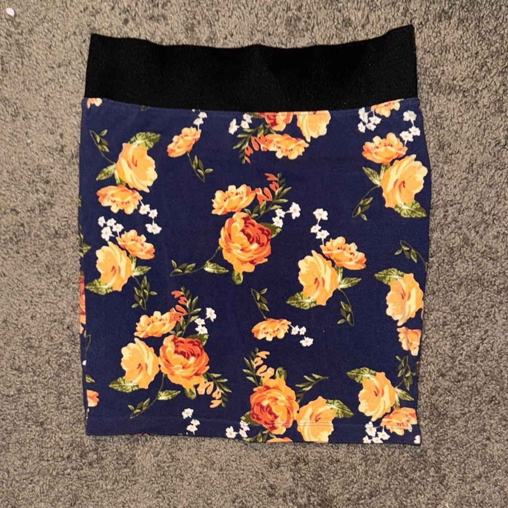 2 for $12 🎉 Forever 21 Floral Blue Skirt Medium